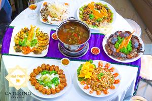 Bàn tiệc hội tụ đầy đủ tinh hoa của nhiều nền ẩm thực