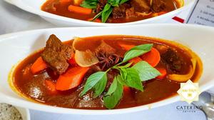 Món Bò nấu ngũ vị ăn kèm với bánh mì