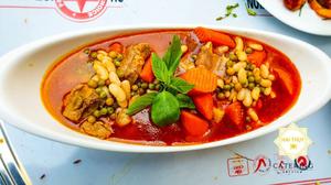Sườn non nấu đậu kết hợp với bánh mì là một sự hoàn hảo