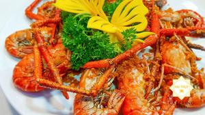 Món Tôm càng cháy tỏi mang trọn vẹn mùi vị thơm ngon
