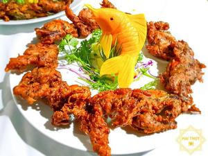 Món Cua lột lăn mè chiên - Hai Thụy Catering